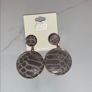 NWT grey earrings